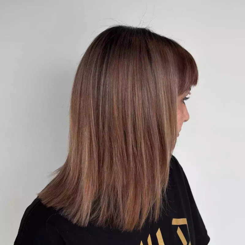 Sleek light-brown blowout