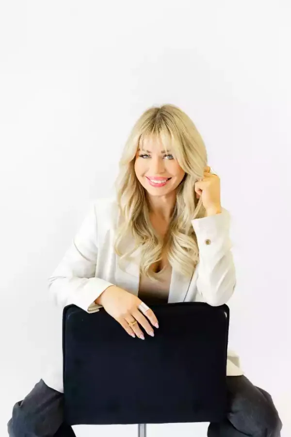 Lisa — Stylist & Content Creator at Maxima Hair at 555